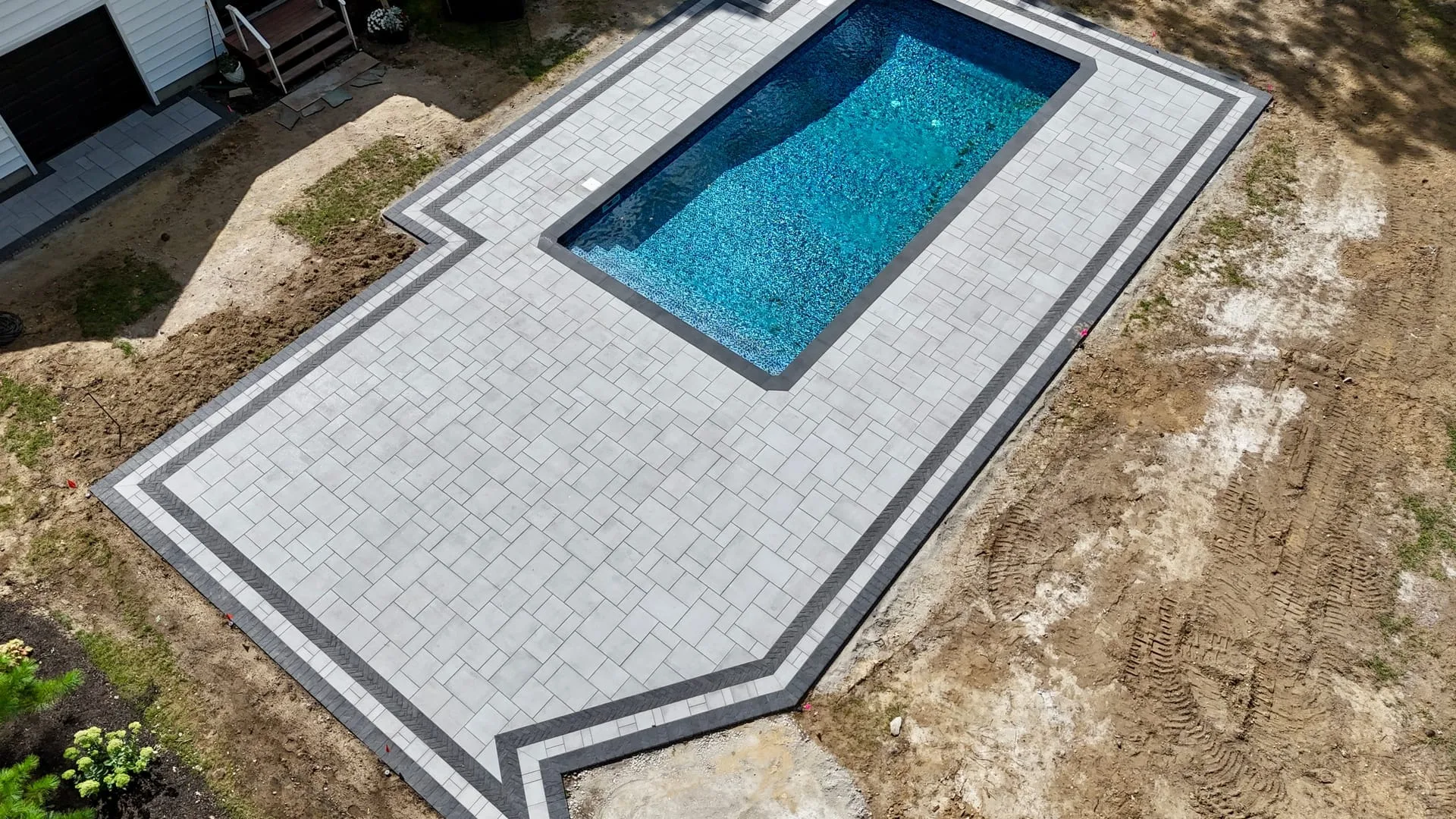 Nicolock slip-resistant pool patio with custom coping in Garden City, Long Island